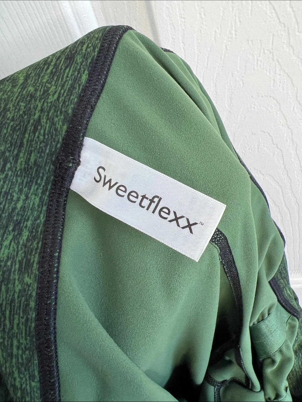 Sweetflexx green & black resistance band leggings size 14